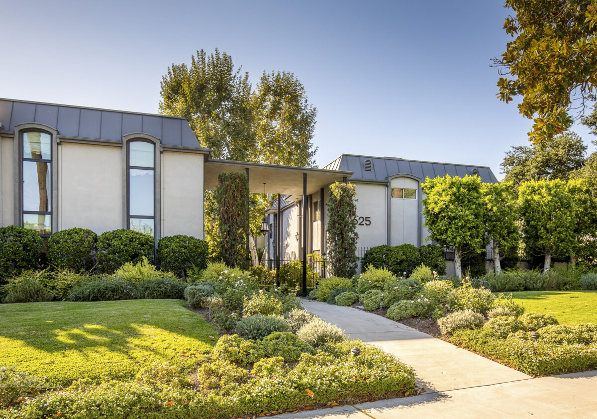 Renovated Regency Style Orange Grove Condominium Erbe + Blackham